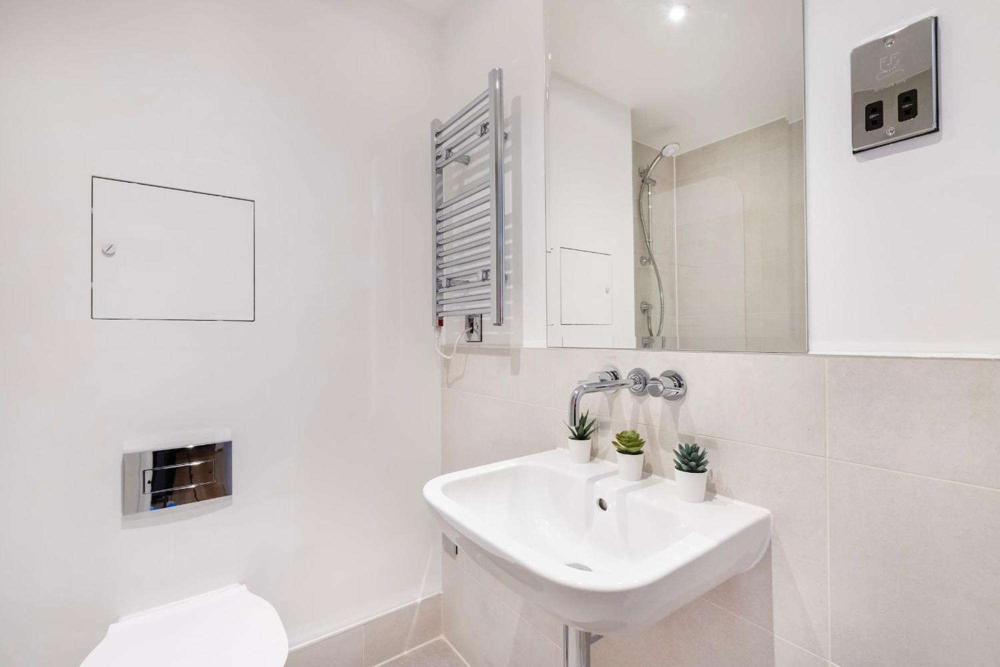 Fitzrovia & Soho - 2Br With Balcony - Cityapartmentstay London Eksteriør billede