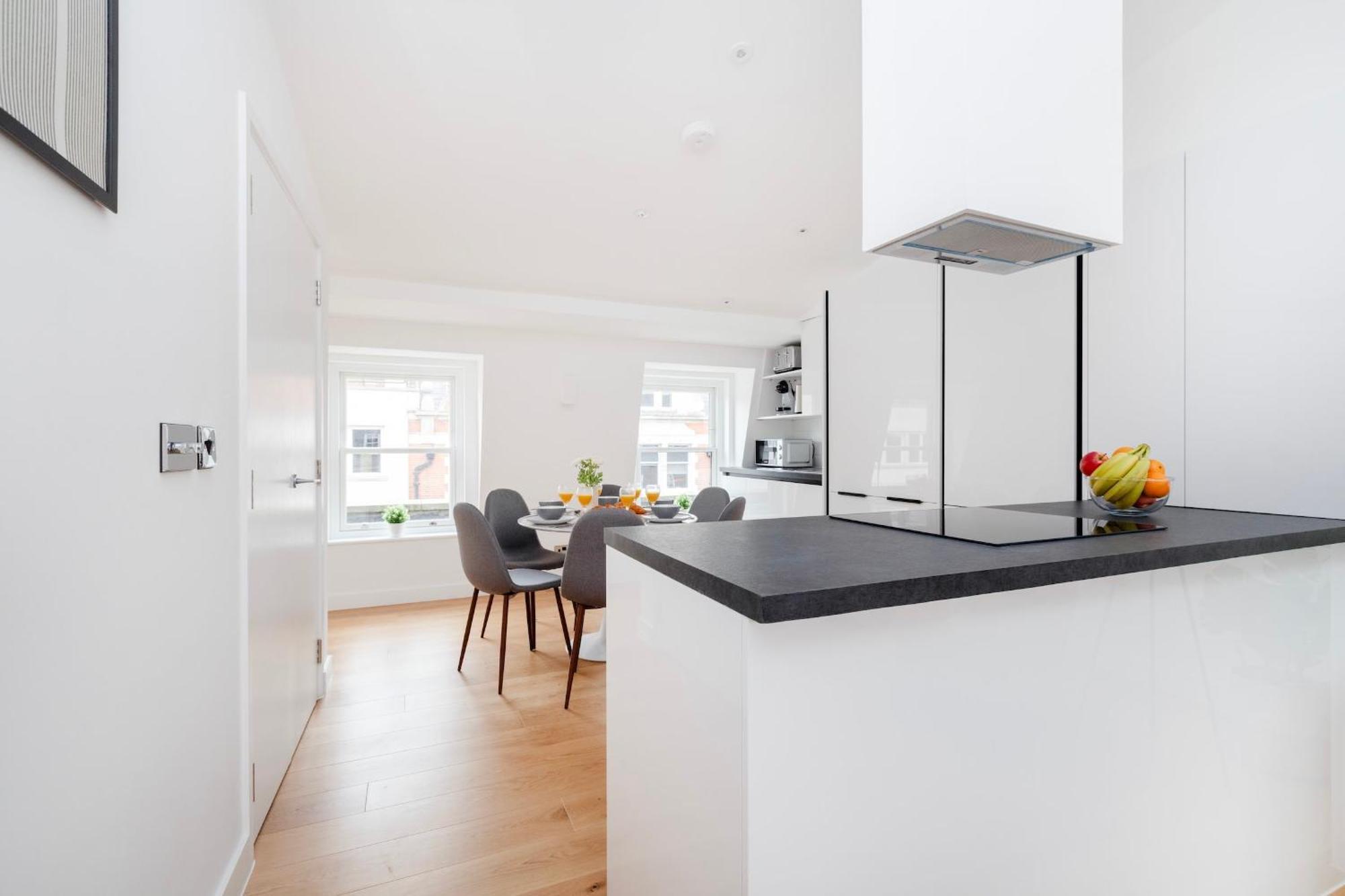 Fitzrovia & Soho - 2Br With Balcony - Cityapartmentstay London Eksteriør billede