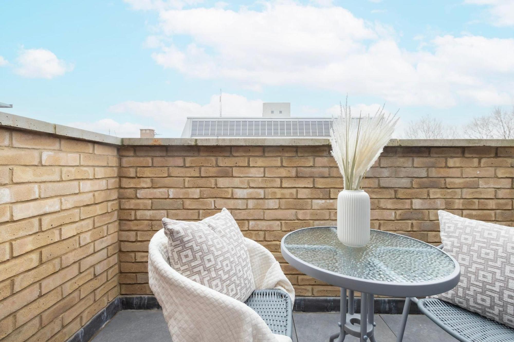 Fitzrovia & Soho - 2Br With Balcony - Cityapartmentstay London Eksteriør billede