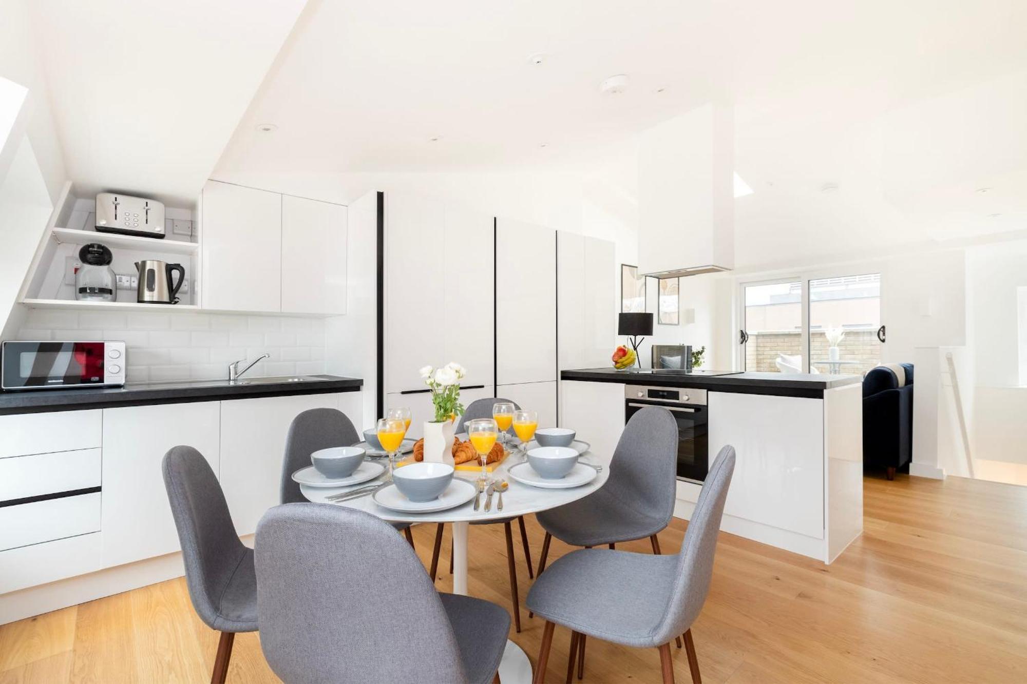 Fitzrovia & Soho - 2Br With Balcony - Cityapartmentstay London Eksteriør billede